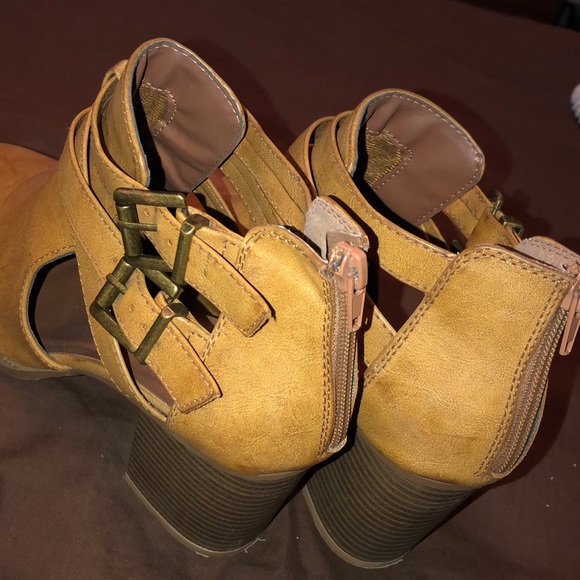 booties - Picture 2 of 2